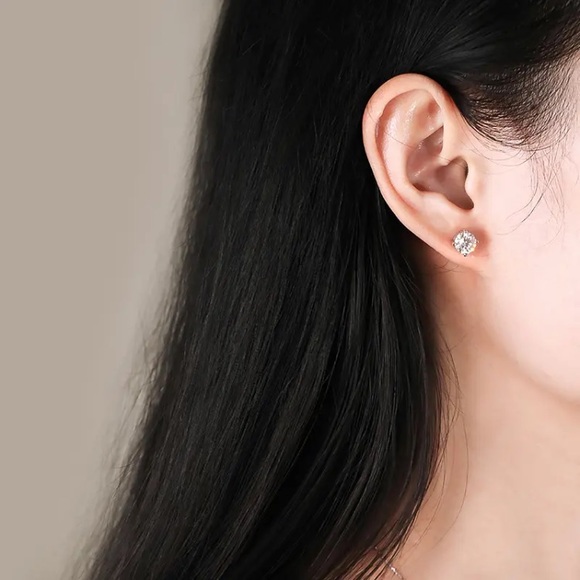 🔵𝟲𝟱%𝗢𝗙𝗙 𝗯𝘂𝗻𝗱𝗹𝗲𝘀 𝟯+🔵 NEW CZ Round Stud Earrings - Picture 8 of 14